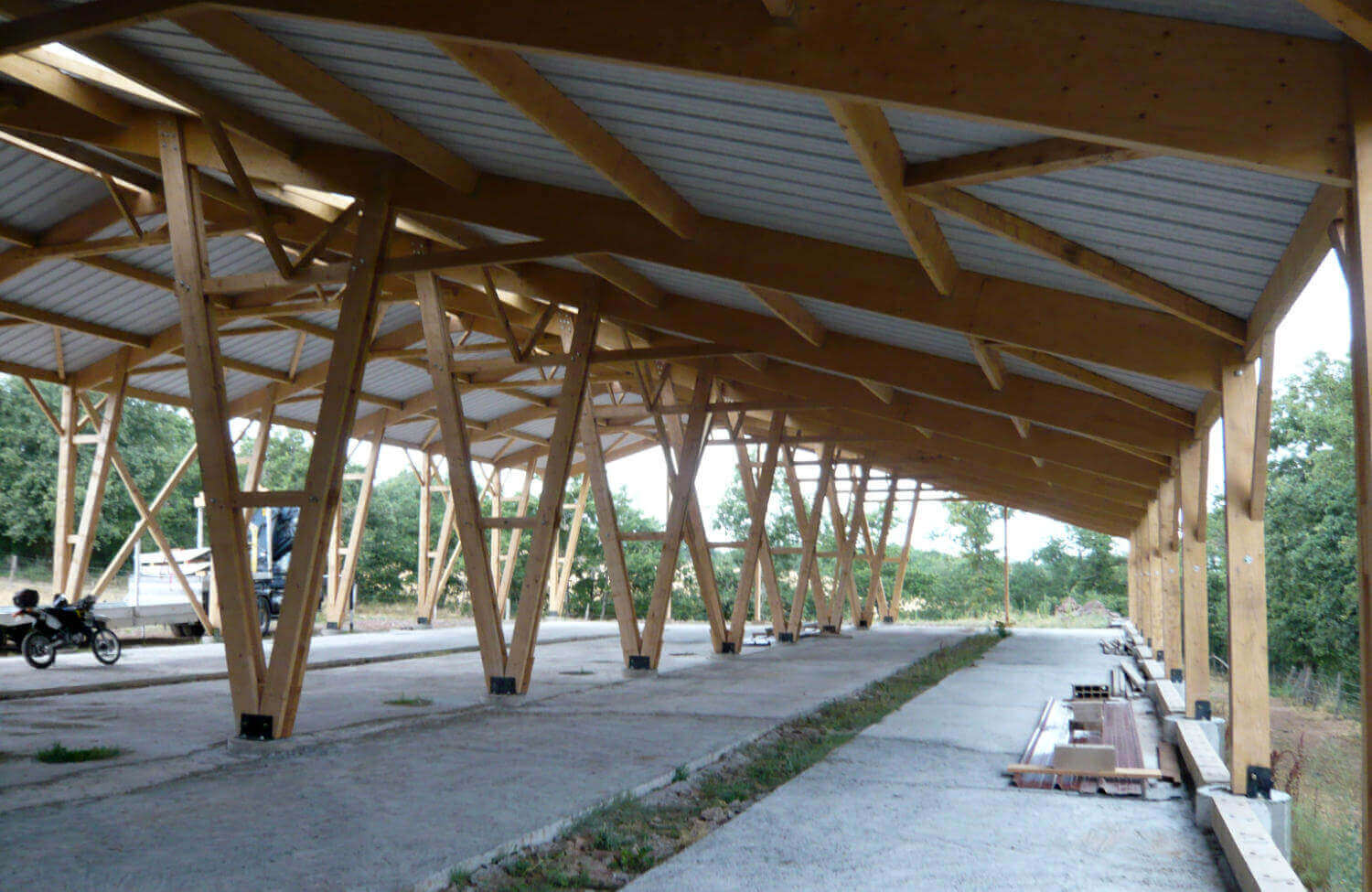 Construction de bâtiments agricoles à charpente bois en Aveyron - Ateliers Frayssinhes 45