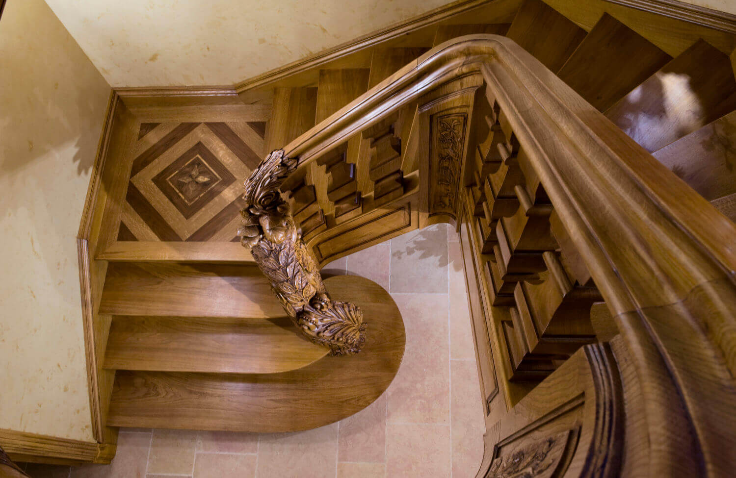 Vue palier marqueté avec escalier bois sur mesure de style en chêne de Bourgogne 1er choix Frayssinhes 14