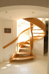 Création d'un escalier moderne, installé en Corse - Photo 1