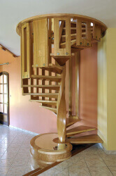 Création d'un escalier bois contemporain sur mesure - Photo 1