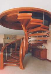 Fabrication d'un escalier bois arborescent sur mesure - Photo 1